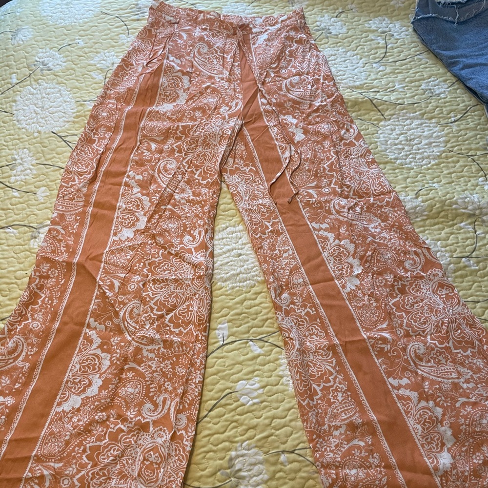 Lulu’s flowy pants